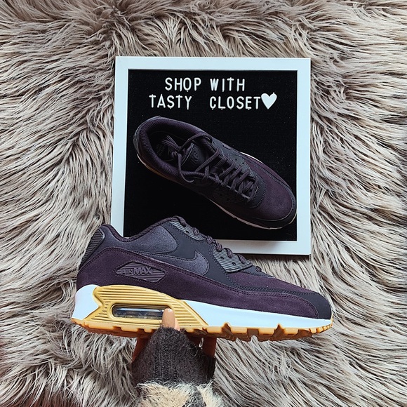 Nike Shoes - Nike air max 90 se sneakers